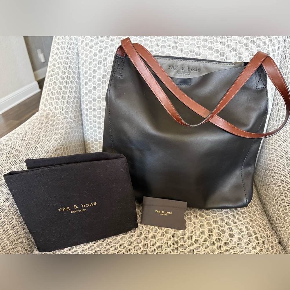 Rag & Bone Passenger Tote
Clean and excellent condition.